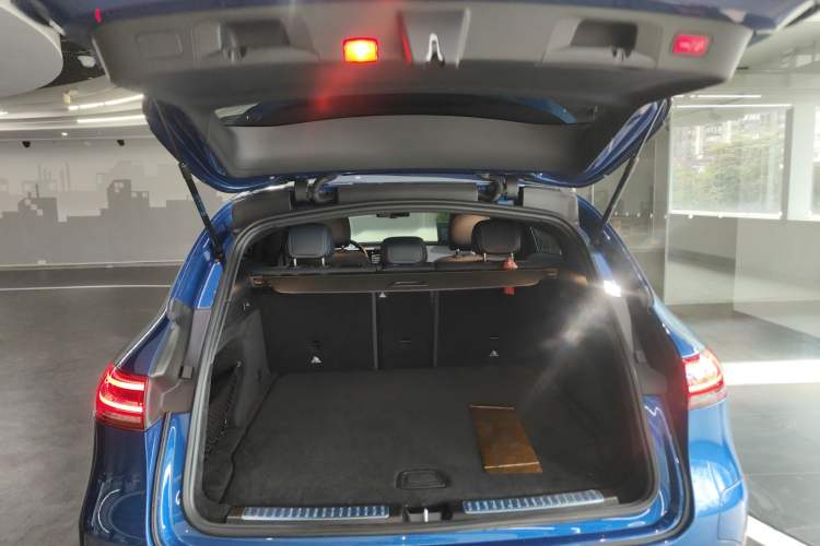 Used Mercedes-Benz EQC 2022 Facelift EQC 400 4MATIC Trunk