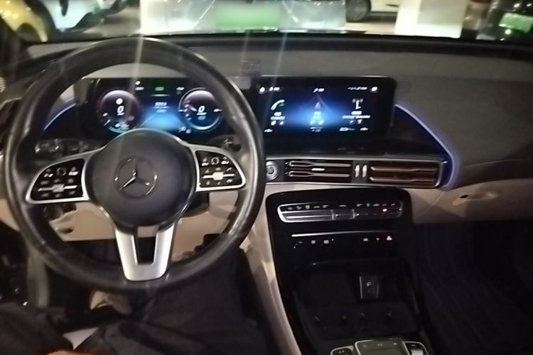 Used Mercedes-Benz EQC 2022 EQC 350 4MATIC Center Console