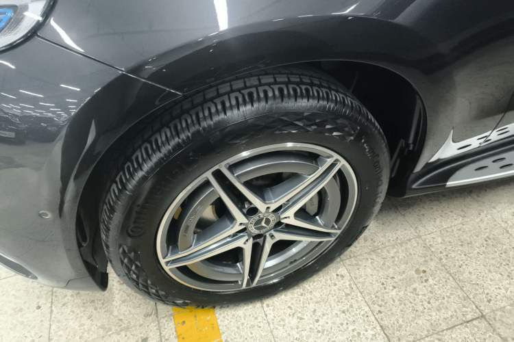 Used Mercedes-Benz EQC 2022 EQC 400 4MATIC Left Front Wheel Hub