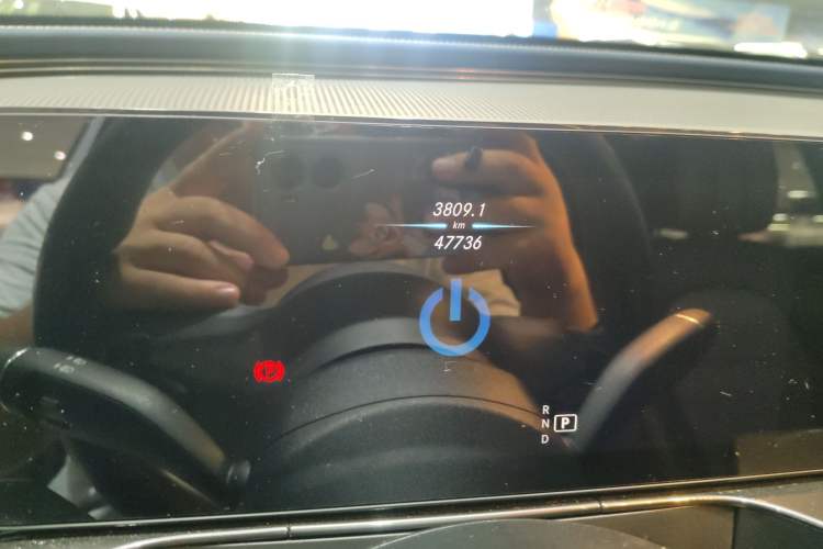 Used Mercedes-Benz EQC 2022-Year Restyled EQC 350 4MATIC Odometer Close Up