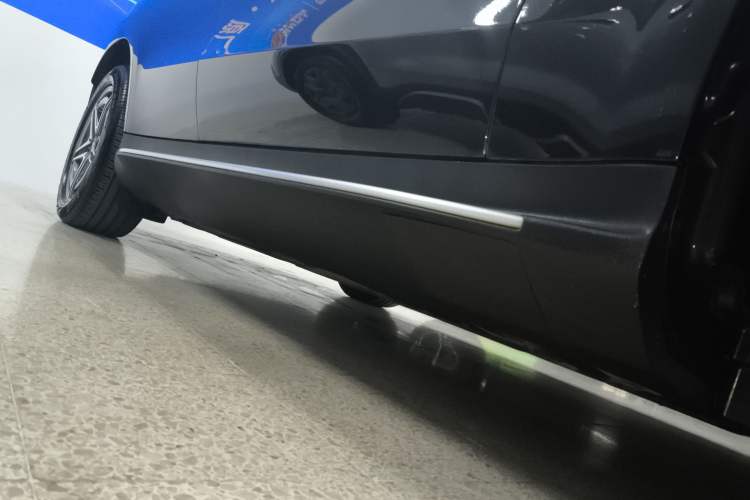 Used Mercedes-Benz EQC 2022 EQC 400 4MATIC Right Side Sill