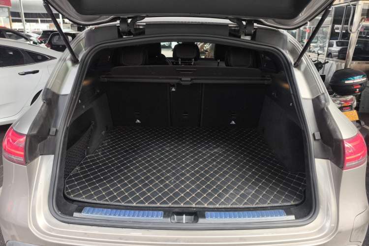 Used Mercedes-Benz EQC 2022-Year Restyled EQC 350 4MATIC Trunk