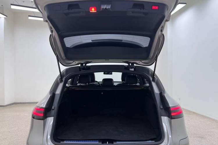 Used Mercedes-Benz EQC 2022 Facelift EQC 400 4MATIC Trunk