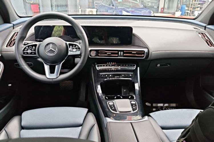 Used Mercedes-Benz EQC 2022-Year Restyled EQC 350 4MATIC Center Console