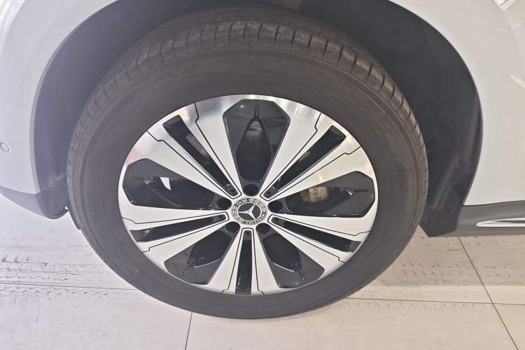 Used Mercedes-Benz EQC 2022-Year Restyled EQC 350 4MATIC Exterior 4