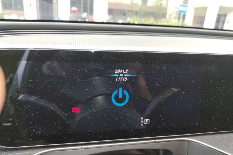 Used Mercedes-Benz EQC 2022 EQC 400 4MATIC Odometer Close Up