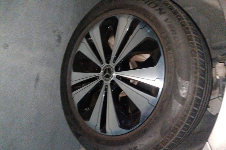Used Mercedes-Benz EQC 2022 EQC 350 4MATIC Special Edition Right Front Wheel Hub
