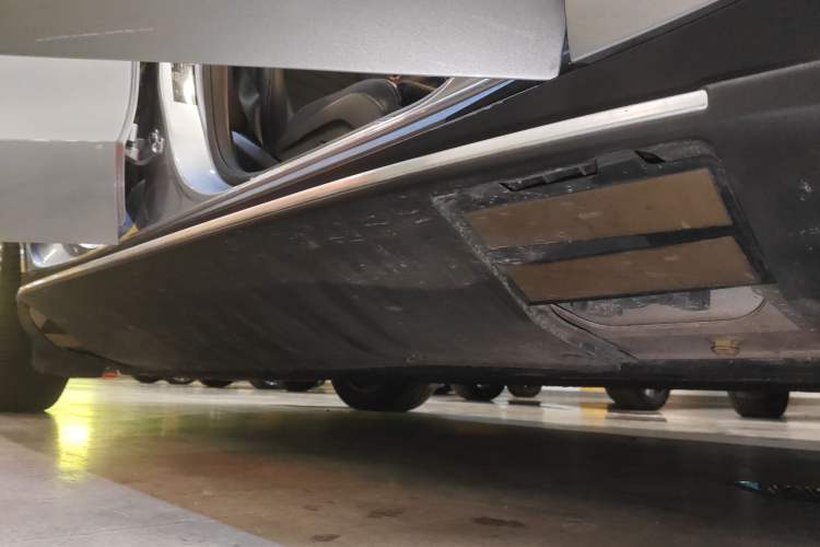 Used Mercedes-Benz EQC 2022 EQC 400 4MATIC Right Side Sill