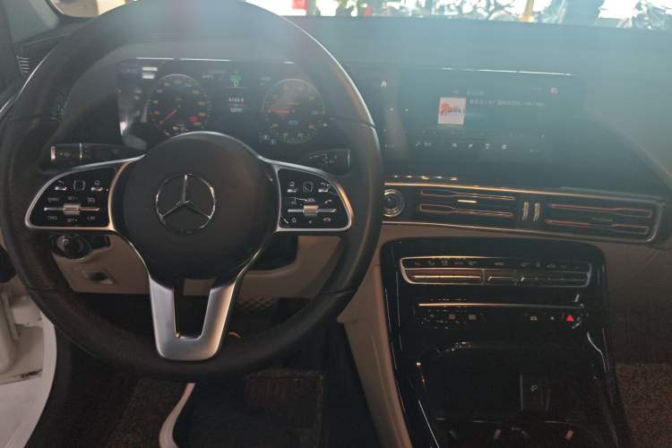 Used Mercedes-Benz EQC 2022 EQC 350 4MATIC Special Edition Center Console