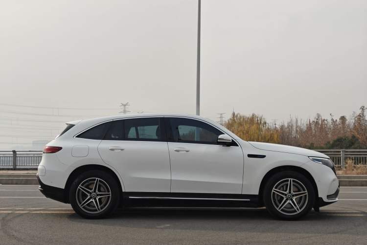 Used Mercedes-Benz EQC 2022 Facelift EQC 400 4MATIC Exterior 4