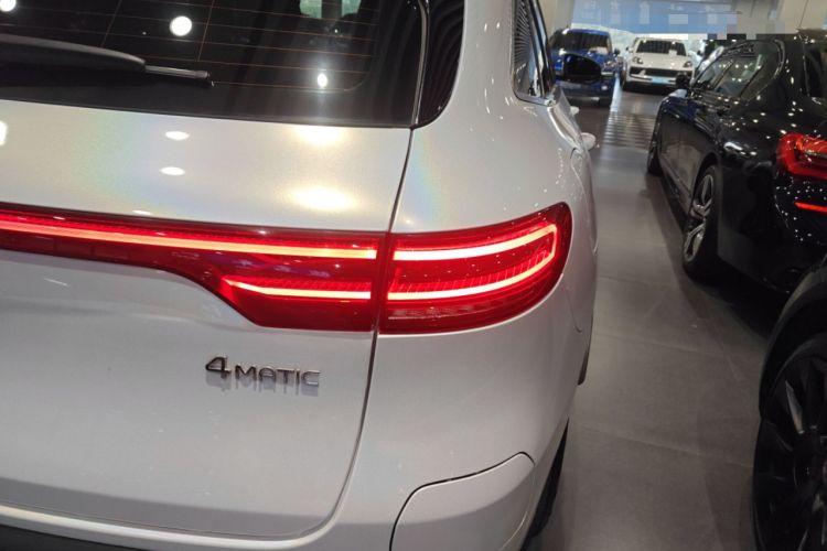 Used Mercedes-Benz EQC 2022-Year Restyled EQC 350 4MATIC Exterior 6