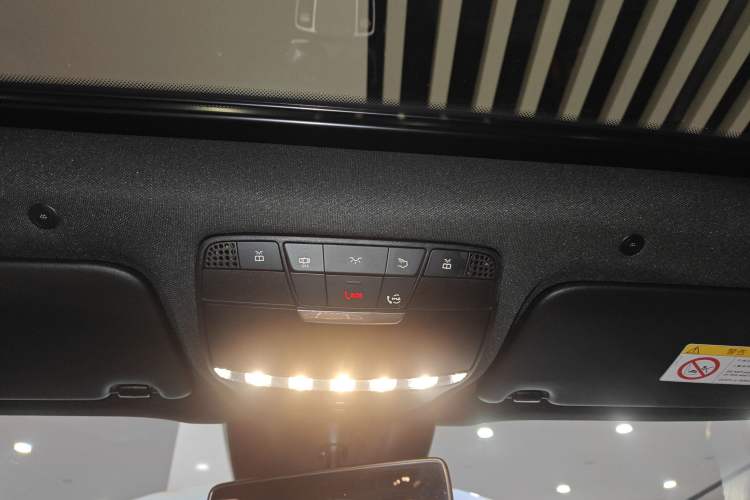 Used Mercedes-Benz EQC 2022-Year Restyled EQC 350 4MATIC Headliner