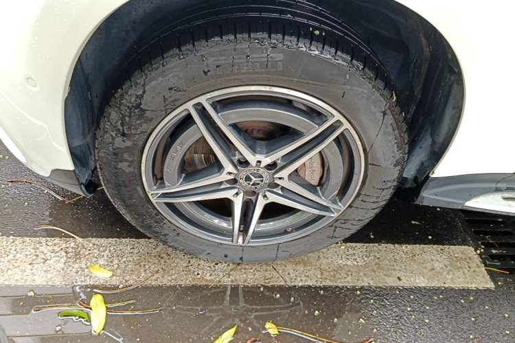 Used Mercedes-Benz EQC 2022 EQC 400 4MATIC Left Front Wheel Hub