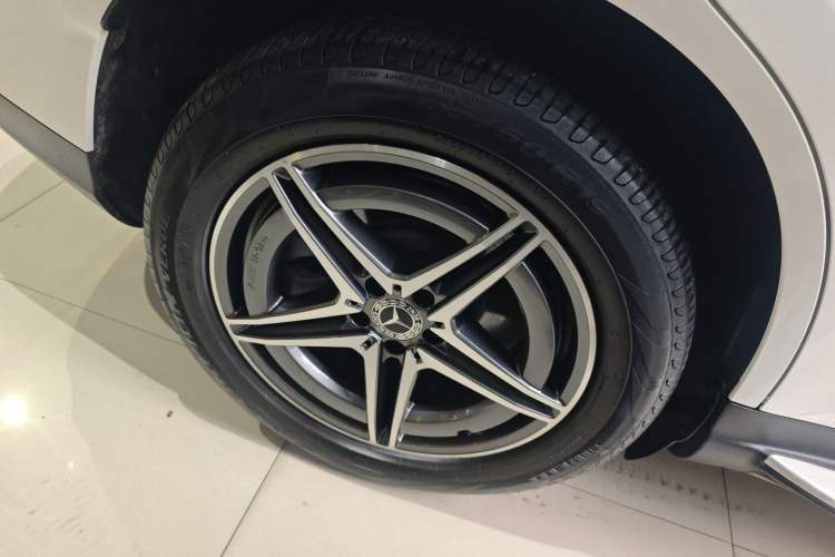 Used Mercedes-Benz EQC 2022 EQC 400 4MATIC Right Rear Wheel Hub