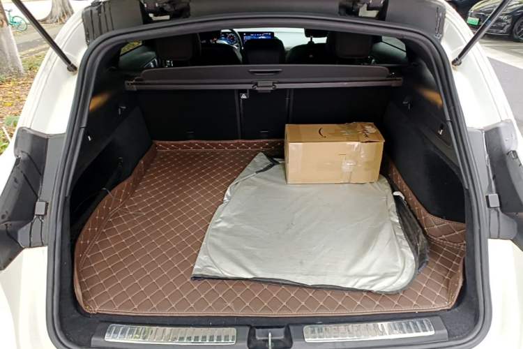 Used Mercedes-Benz EQC 2022 EQC 400 4MATIC Trunk