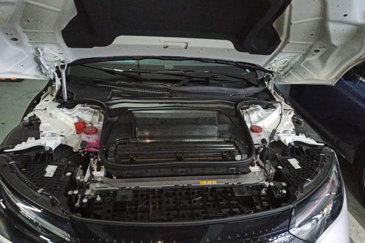 Used Mercedes-Benz EQE 2025 500 4MATIC Luxury Edition Engine Bay