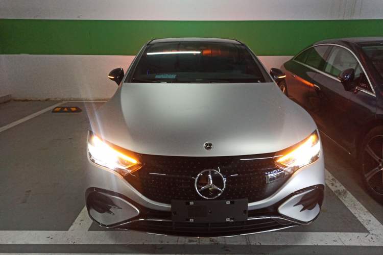 Used Mercedes-Benz EQE 2025 500 4MATIC Luxury Edition Exterior 1
