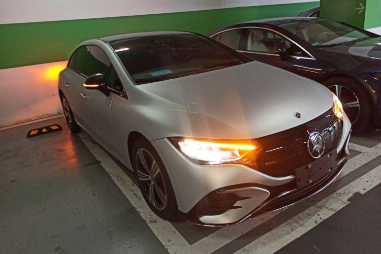 Used Mercedes-Benz EQE 2025 500 4MATIC Luxury Edition Exterior 2