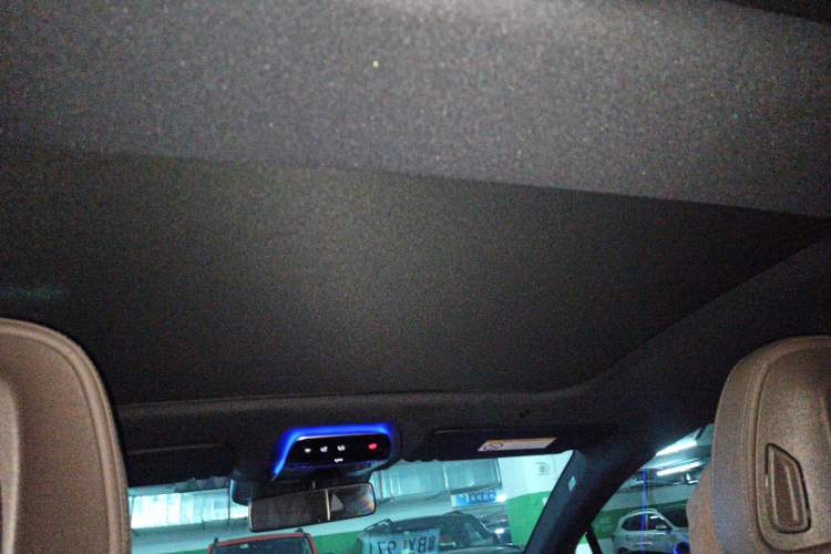 Used Mercedes-Benz EQE 2025 500 4MATIC Luxury Edition Headliner