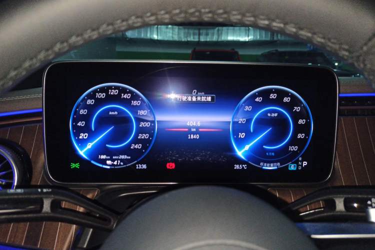 Used Mercedes-Benz EQE 2025 500 4MATIC Luxury Edition Instrument Cluster
