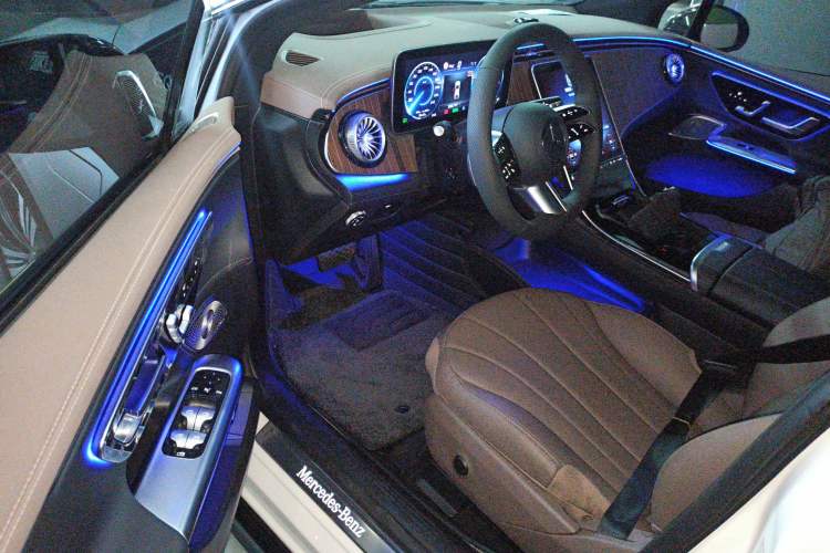 Used Mercedes-Benz EQE 2025 500 4MATIC Luxury Edition Interior 3