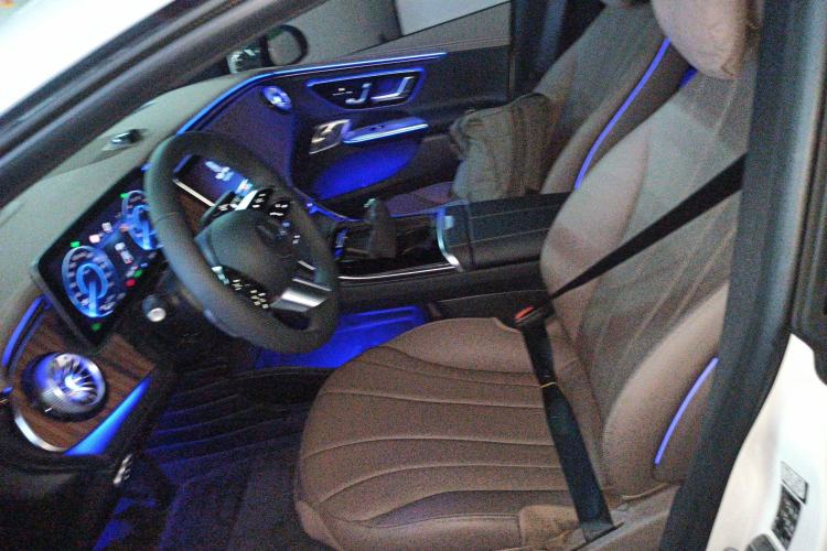 Used Mercedes-Benz EQE 2025 500 4MATIC Luxury Edition Left Front Seat