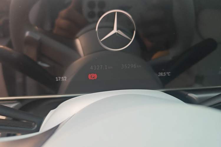 Used Mercedes-Benz EQE 2022 350 Pioneer Edition Odometer Close Up