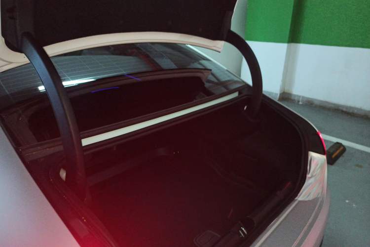 Used Mercedes-Benz EQE 2025 500 4MATIC Luxury Edition Trunk