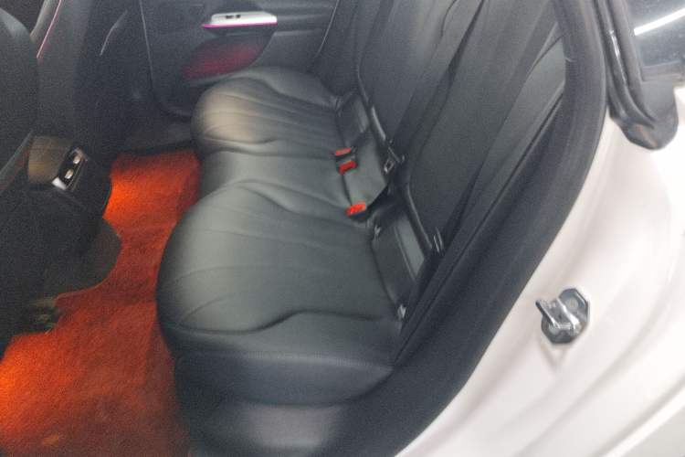 Used Mercedes-Benz EQE 2022 350 Luxury Edition Interior 4