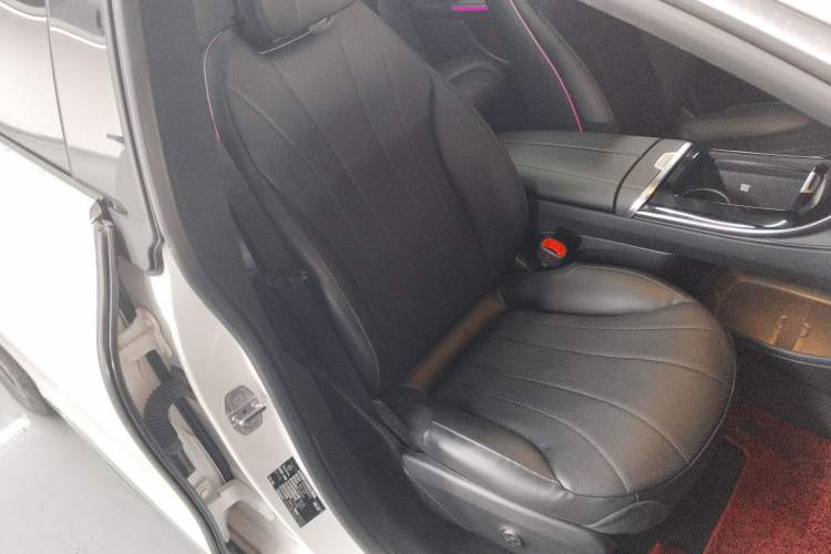 Used Mercedes-Benz EQE 2022 350 Luxury Edition Right Front Seat