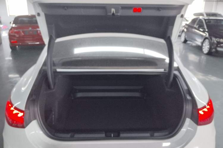 Used Mercedes-Benz EQE 2022 350 Luxury Edition Trunk