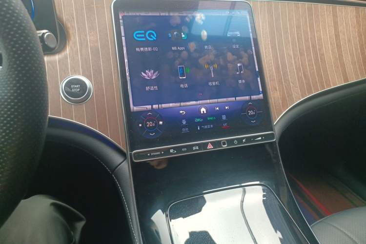 Used Mercedes-Benz EQE 2022 350 Luxury Edition Audio And AC Panel