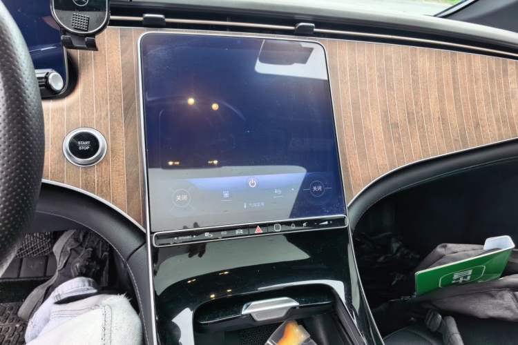 Used Mercedes-Benz EQE 2022 350 Luxury Edition Audio And AC Panel