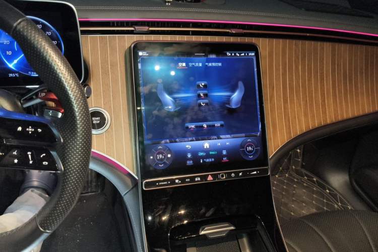Used Mercedes-Benz EQE 2022 350 Luxury Edition Audio And AC Panel