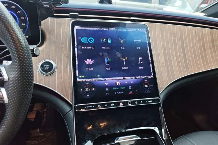 Used Mercedes-Benz EQE 2022 350 Luxury Edition Audio And AC Panel