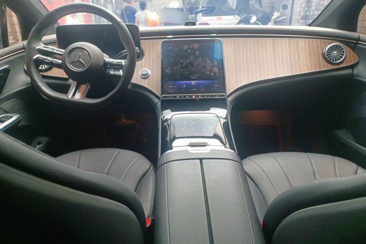Used Mercedes-Benz EQE 2022 350 Luxury Edition Center Console