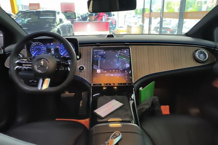 Used Mercedes-Benz EQE 2022 350 Pioneer Edition Center Console