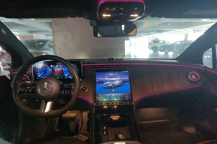 Used Mercedes-Benz EQE 2022 350 Luxury Edition Center Console