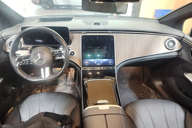 Used Mercedes-Benz EQE 2022 350 Luxury Edition Center Console