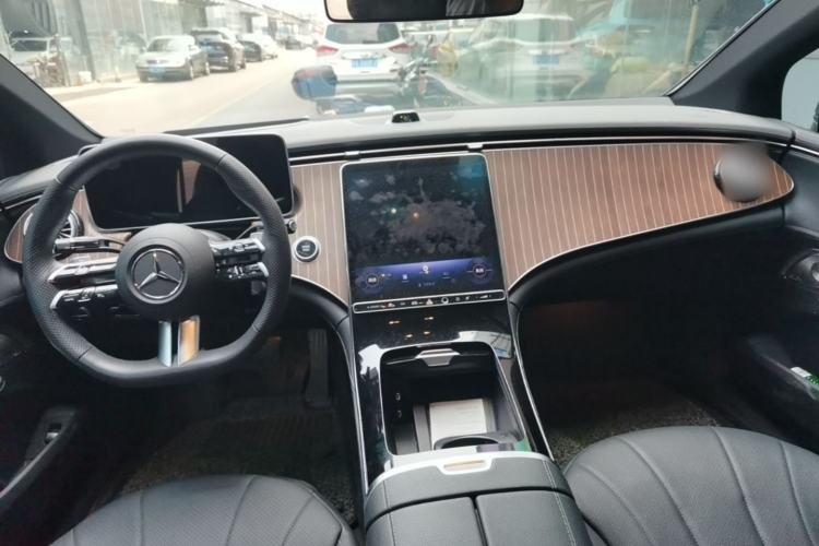 Used Mercedes-Benz EQE 2022 350 Luxury Edition Center Console