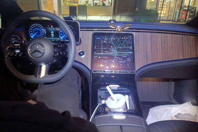 Used Mercedes-Benz EQE 2022 350 Pioneer Edition Center Console
