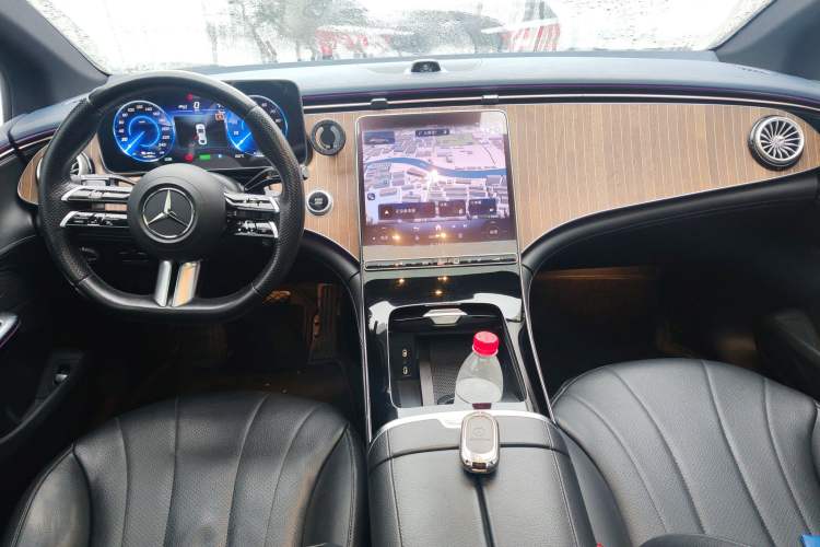 Used Mercedes-Benz EQE 2022 350 Pioneer Edition Center Console