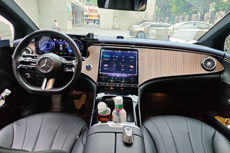 Used Mercedes-Benz EQE 2022 350 Luxury Edition Center Console