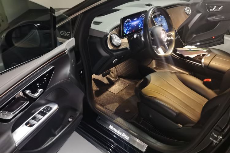 Used Mercedes-Benz EQE 2022 350 Luxury Edition Driver Seat