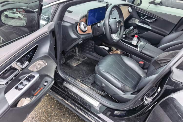 Used Mercedes-Benz EQE 2022 350 Luxury Edition Driver Seat