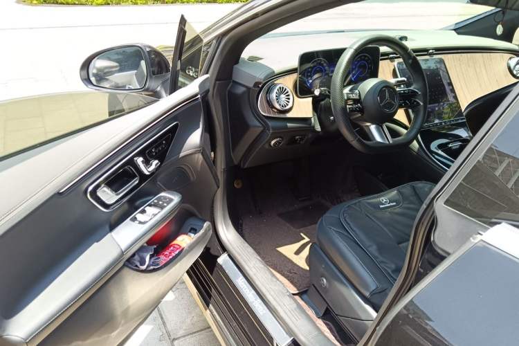 Used Mercedes-Benz EQE 2022 350 Pioneer Edition Driver Seat