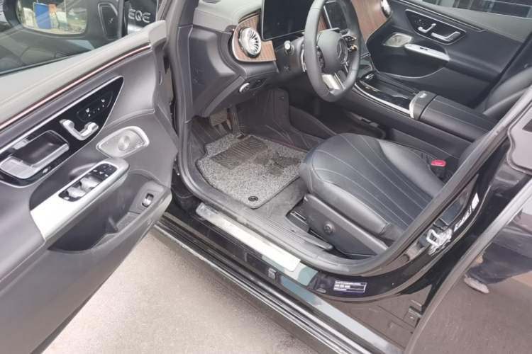 Used Mercedes-Benz EQE 2022 350 Luxury Edition Driver Seat