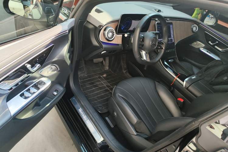 Used Mercedes-Benz EQE 2022 350 Luxury Edition Driver Seat