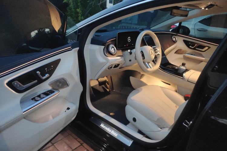 Used Mercedes-Benz EQE 2022 350 Luxury Edition Driver Seat