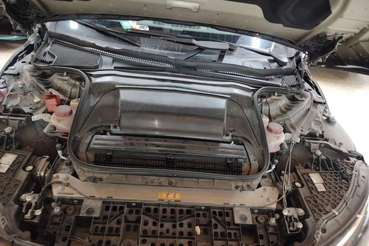 Used Mercedes-Benz EQE 2022 350 Luxury Edition Engine Bay